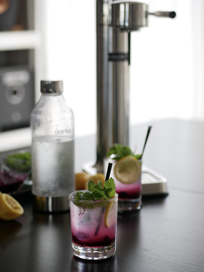 簡単スパークリングブルーベリーレモネードのレシピ